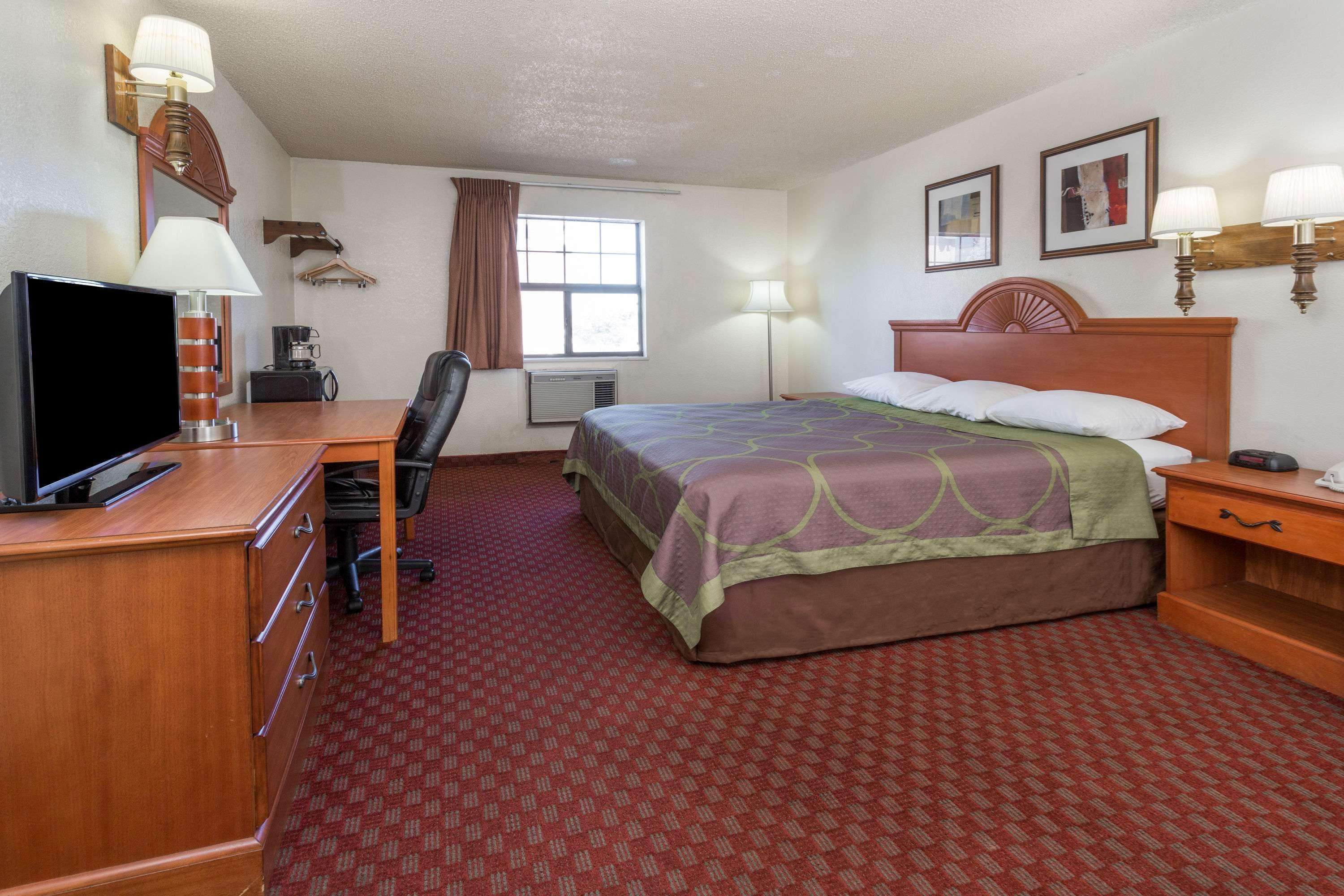 Super 8 By Wyndham Colorado Springs/Afa Area Hotel Eksteriør billede