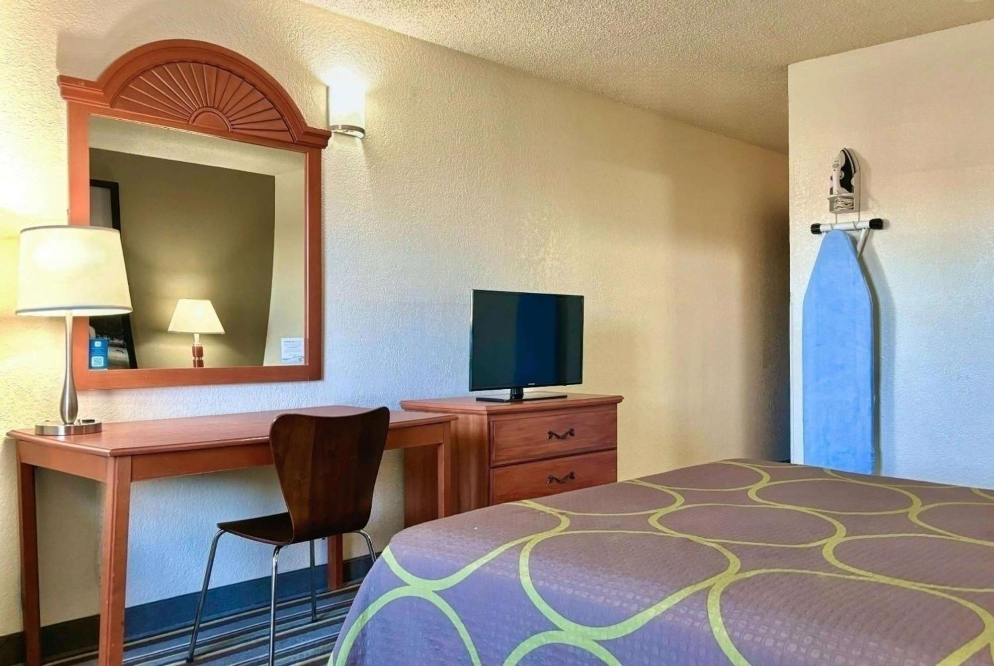 Super 8 By Wyndham Colorado Springs/Afa Area Hotel Eksteriør billede